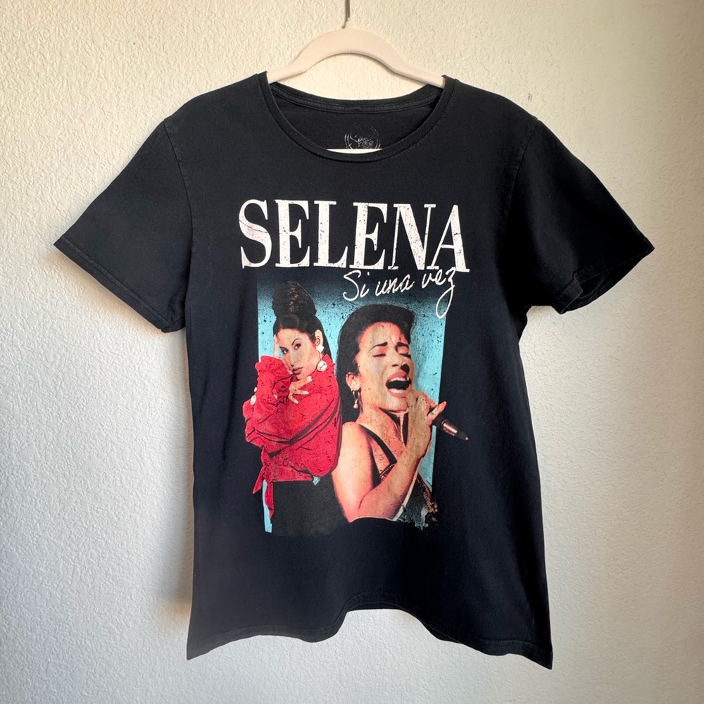 Selena "Si Una Vez" Graphic T-shirt